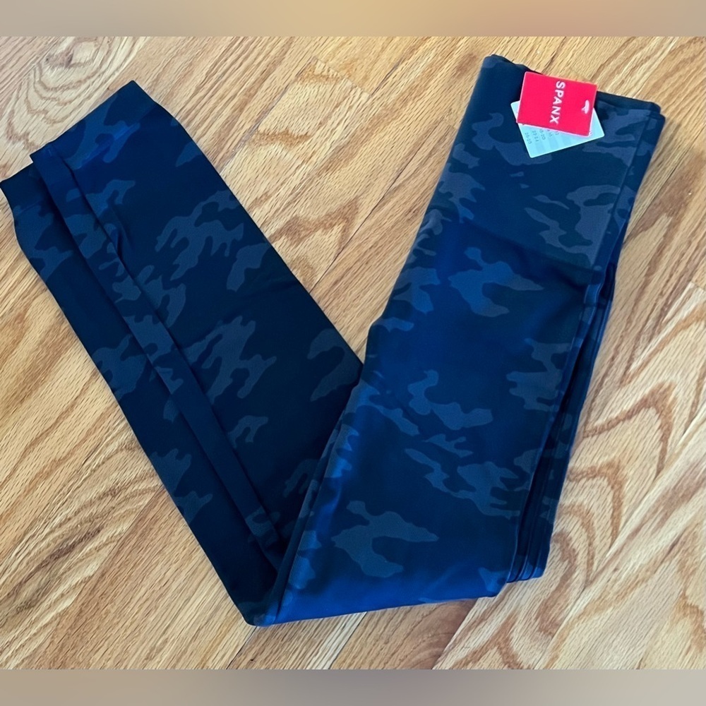 EcoCare Seamless Spanx Leggings Black Camo size Large NWT